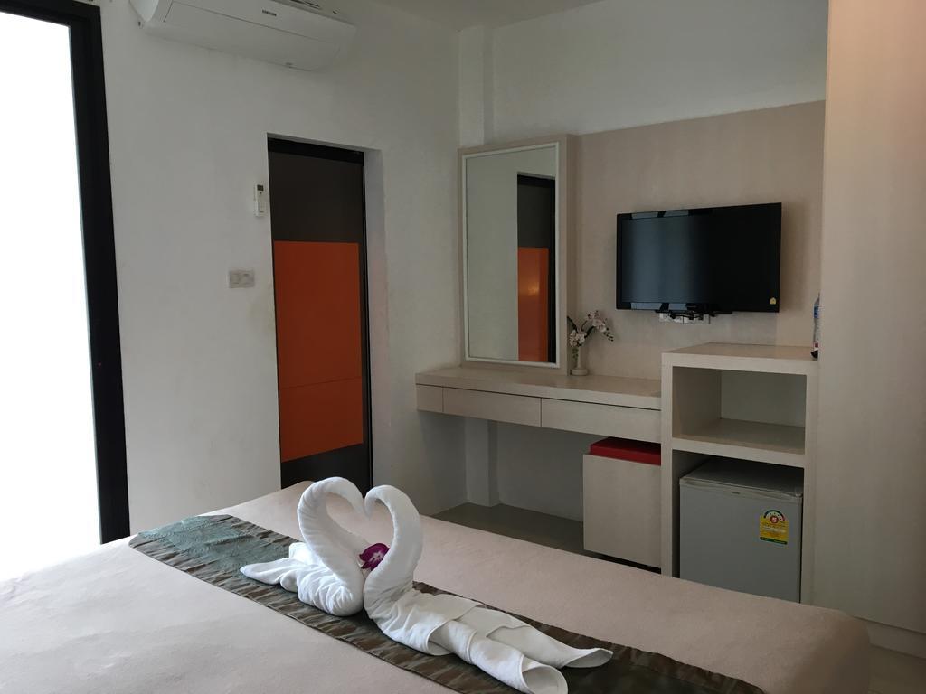 Phuthara Hostel Phuket Luaran gambar