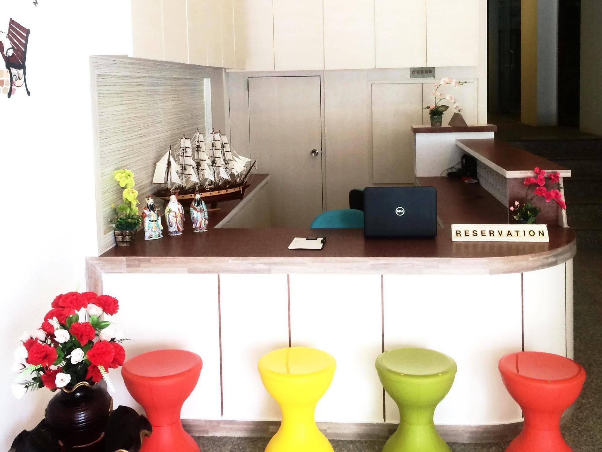 Phuthara Hostel Phuket Luaran gambar