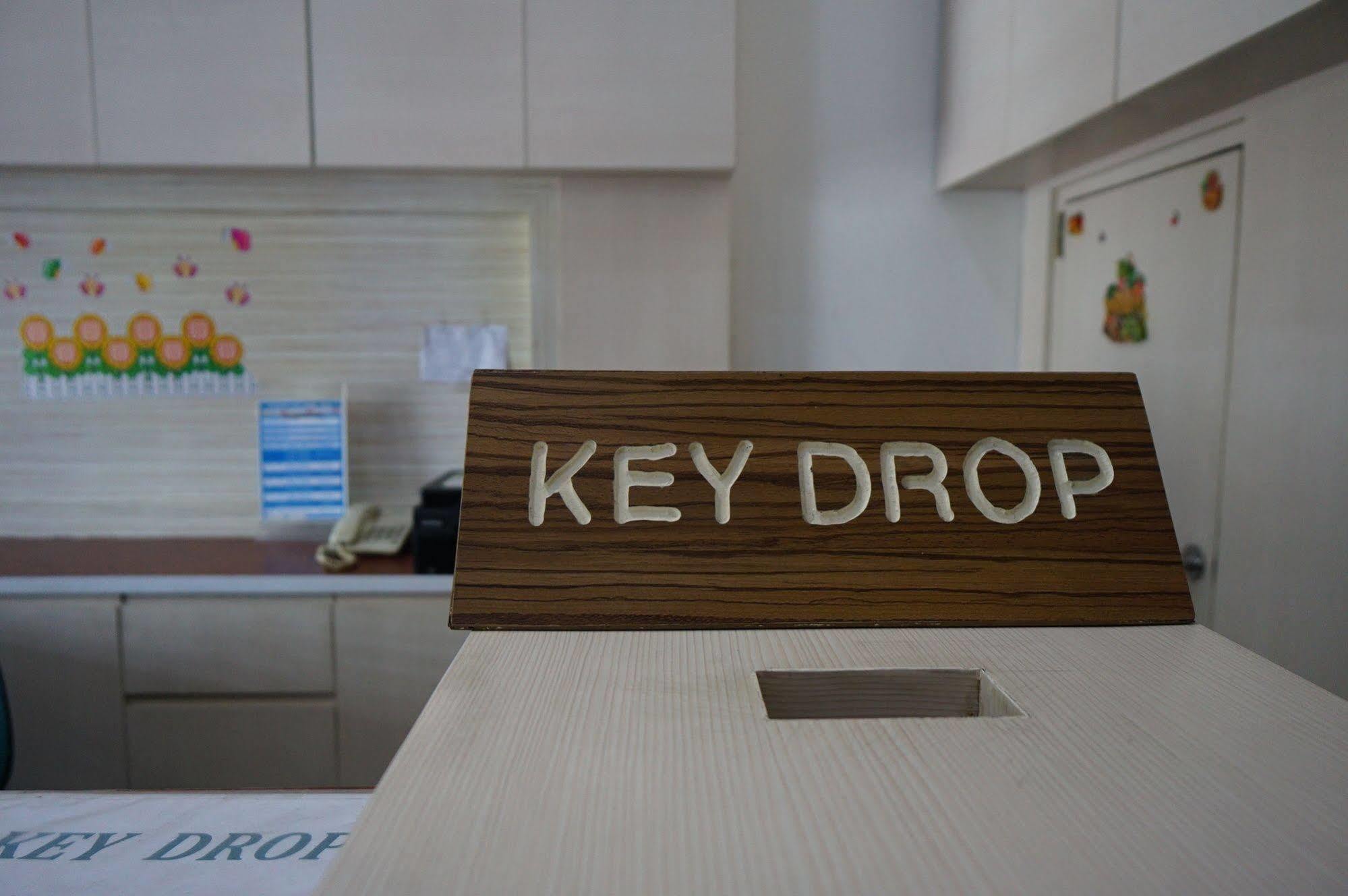 Phuthara Hostel Phuket Luaran gambar