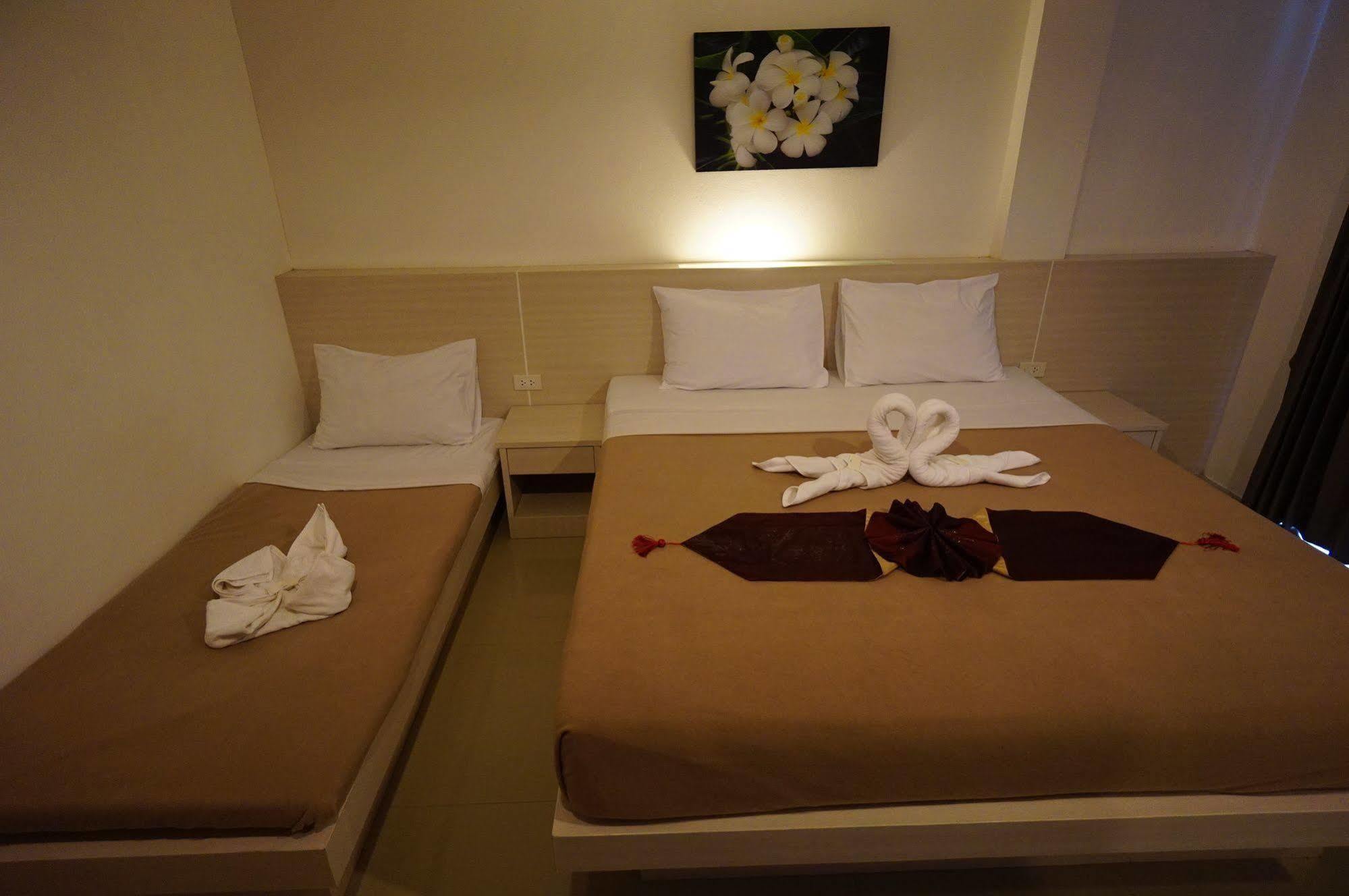 Phuthara Hostel Phuket Luaran gambar